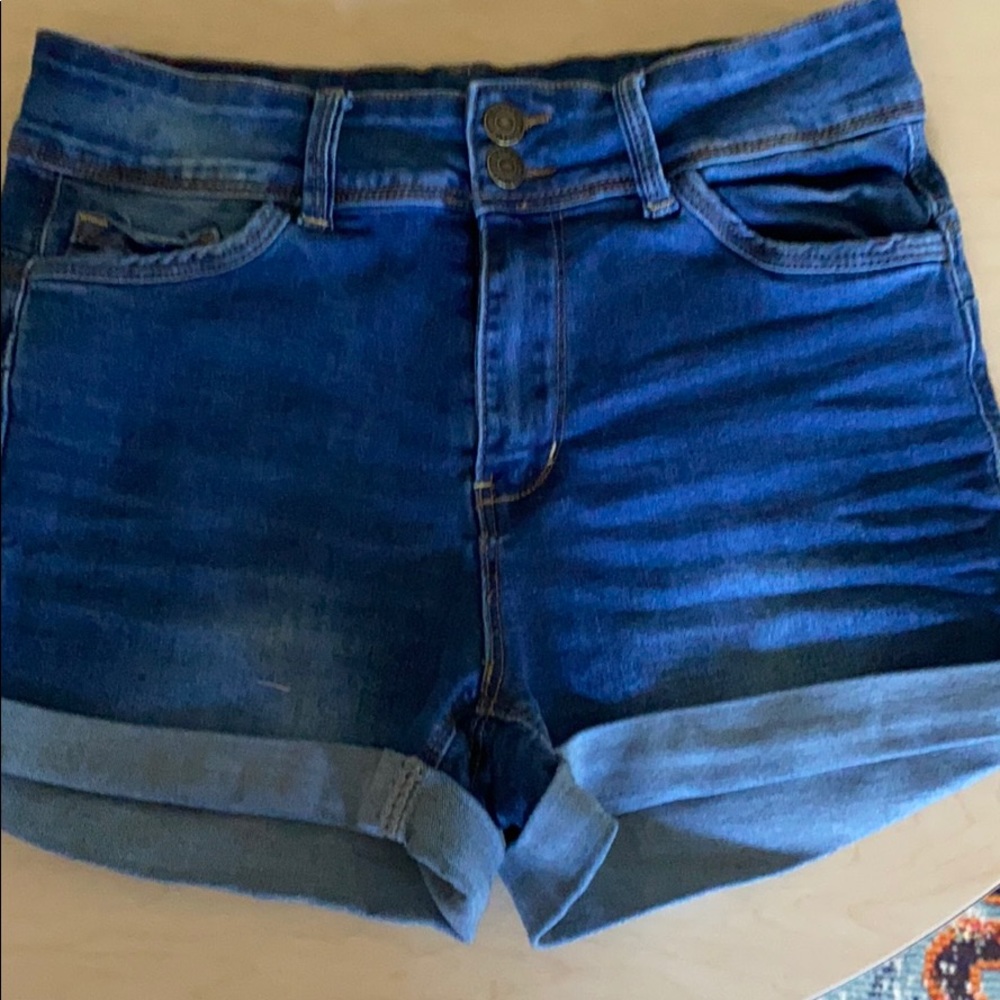 Wax Jean “Butt I Love You” Highwaiste cut off jean